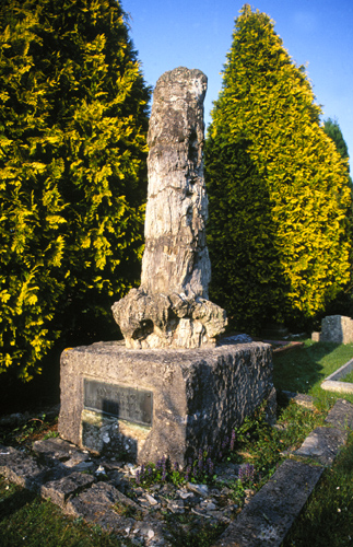 The grave before restoration in 1999. Copyright G. W. Beccaloni